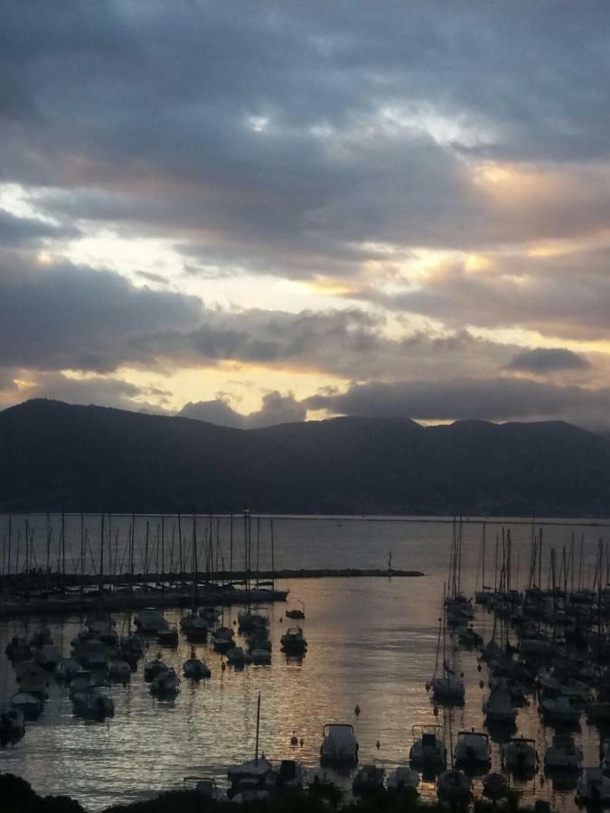 La Terrazza Al Tramonto Citra Apartment Lerici Luaran gambar